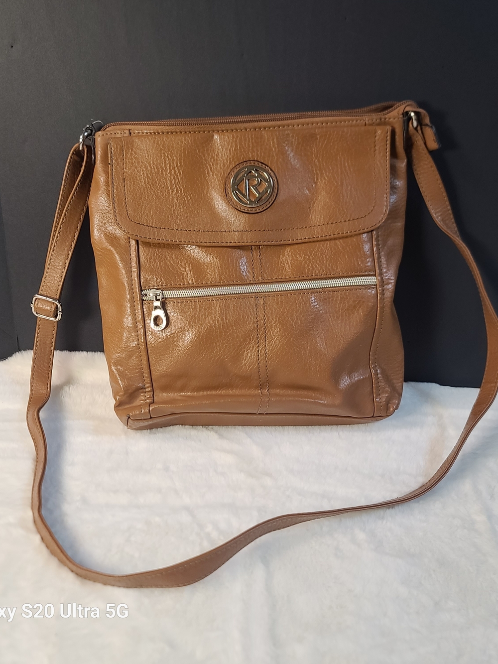 Relic Tan Leather Crossbody Shoulder Bag with Front Zip Pocket
